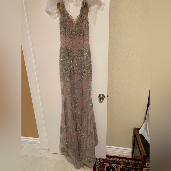 MNM COUTURE - Picture 7 of 11